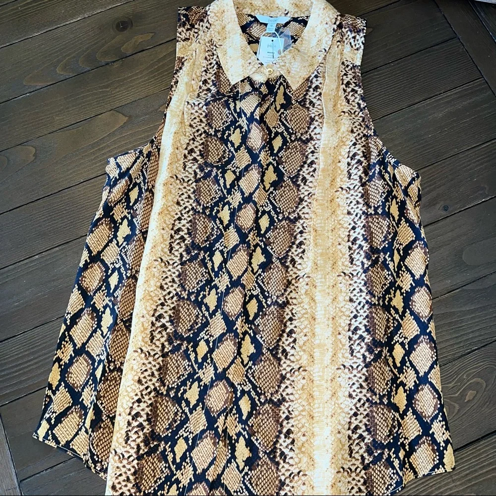 NWT! Joie animal print sleeveless button down top - Picture 2 of 6
